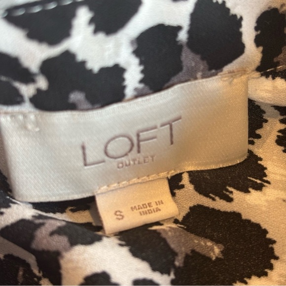 LOFT Outlet Women’s Button Up Snow Leopard Print Long Sleeve Collared Blouse S - Picture 11 of 13